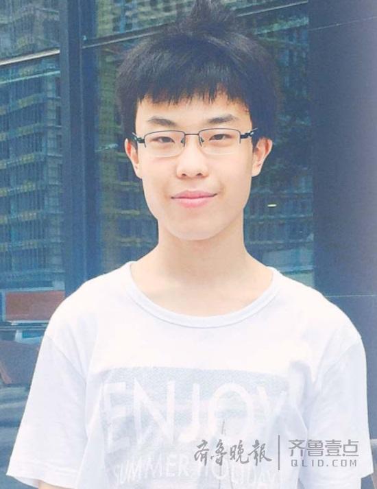 山东省实验中学高二学生朱彦卓今年以692分的成绩考入中科大创新班.