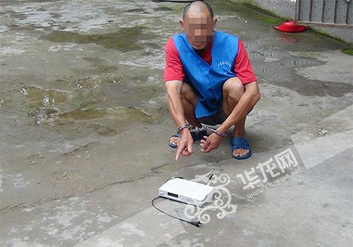 奇葩小偷盗得电视没信号 淡定返回偷机顶盒被