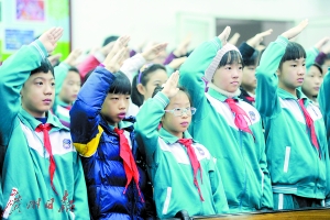 东莞市教育局:学校不得强制学生购买校服