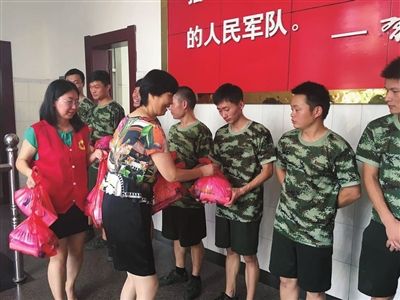 南通海门正余镇人大主席姜雪琴慰问消防官兵