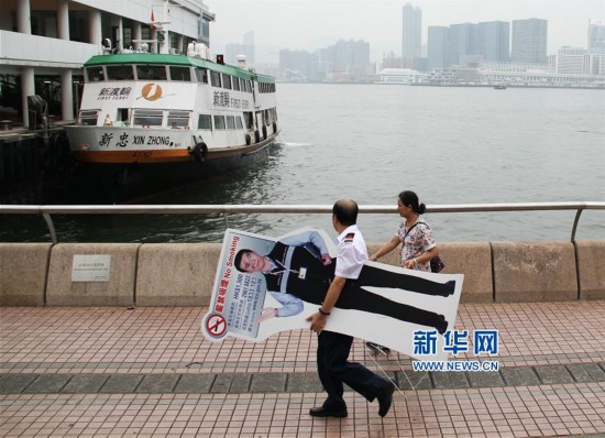 图:香港警告市民防御强台风妮妲