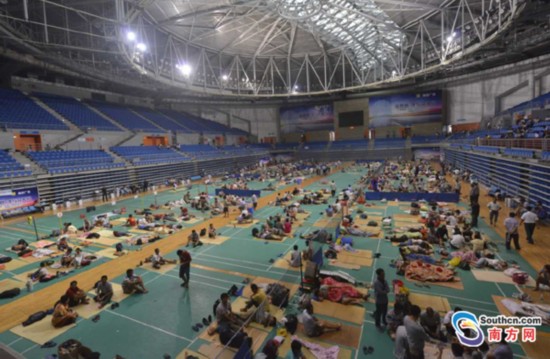 广州南沙体育馆安置点安置上千工人