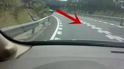 你认识马路上的障碍物标线吗?老司机都未必知