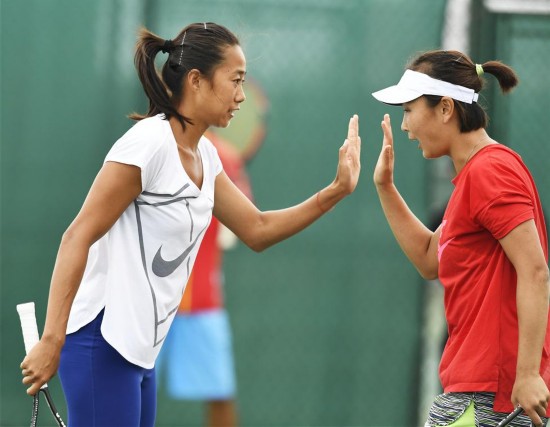 组图:中国女子网球队展开赛前训练