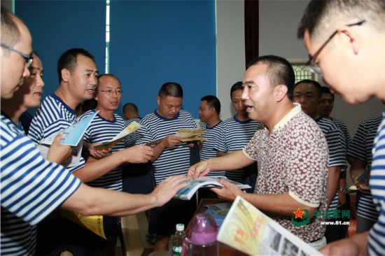 给力!海军培训班助自主择业干部走好转业第一