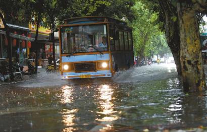 连续三天 成都按时打雷下雨出太阳