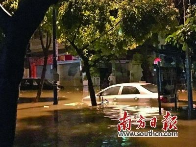 广州水浸街路段积水基本已退