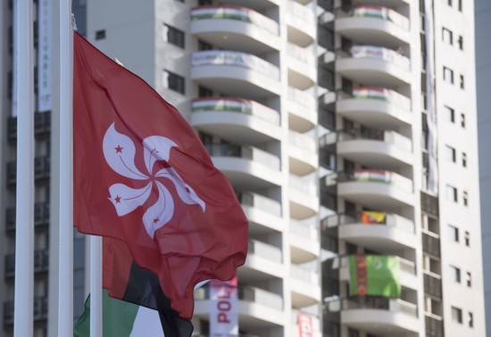 中国香港特区区旗在里约奥运村升起.
