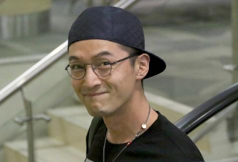 胡歌变身红娘为网友牵线