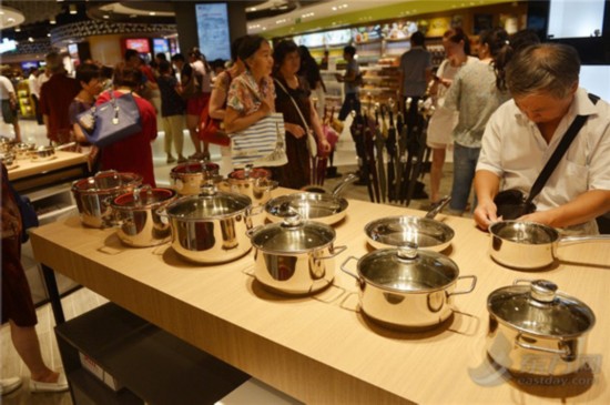 上海最大市内免税店开业:店内500人后限流 价