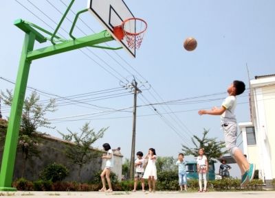 南通海安南莫镇为留守儿童举办篮球比赛