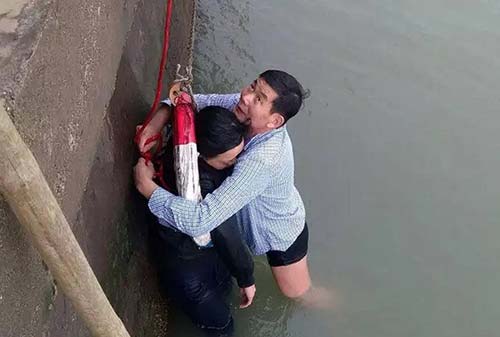 �麣����Ư��һŮ�� ��·������������