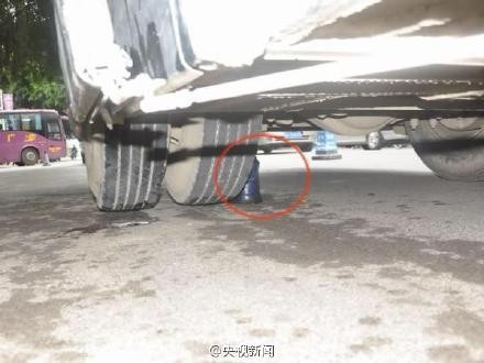 �����ϰ�·��̧���ͳ� Ӫ�ȱ�ѹŮ��