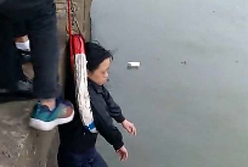 �麣����Ư��һŮ�� ��·������������