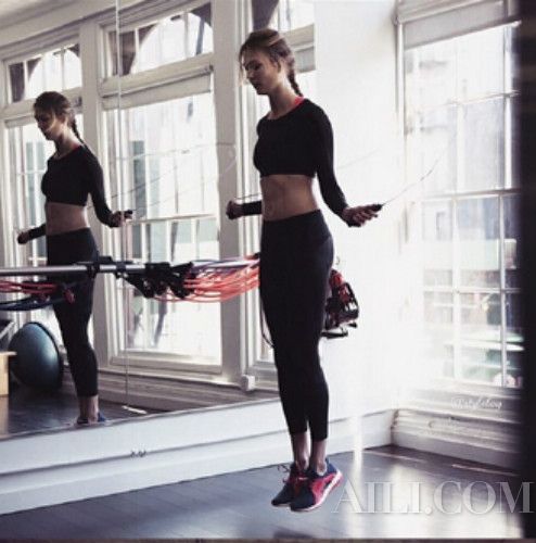 Karlie Kloss Gigi Hadid�i�D�A�n�������O�a�`���I