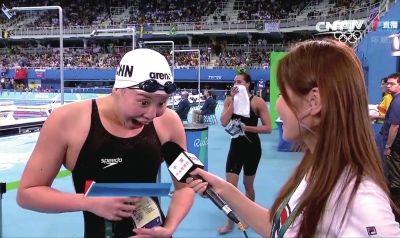 洪荒少女傅园慧微博粉丝数量翻十倍 泳池里捞