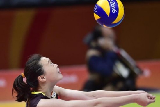 中国女排横扫意大利取奥运首胜