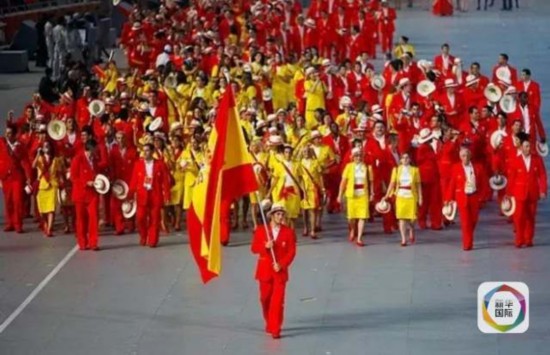 只有我们在吐槽番茄炒蛋?别人家的礼服也炸