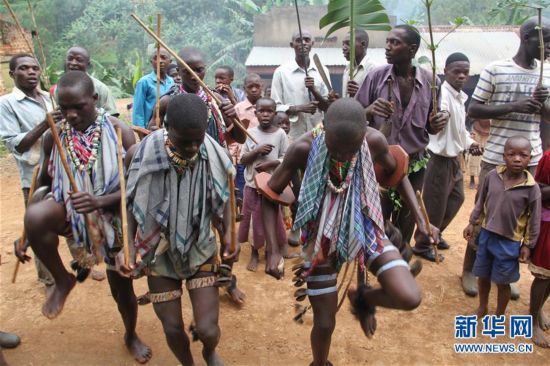割礼--乌干达部落男孩的成人礼(高清组图)