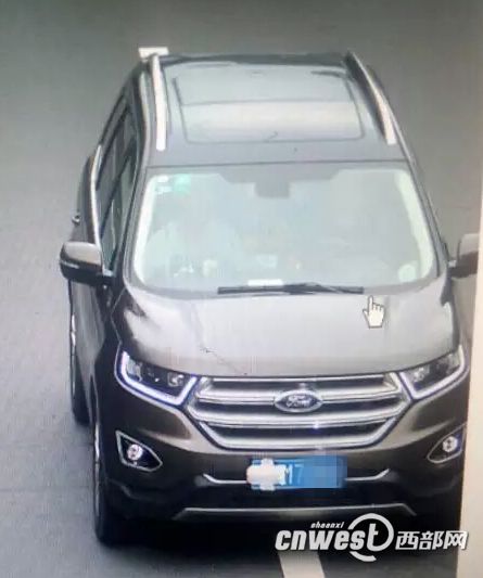 为躲避电子眼拍照 西安一男子用卫生巾遮挡车