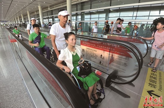长沙火车南站、黄花机场获赠150台轮椅(图)