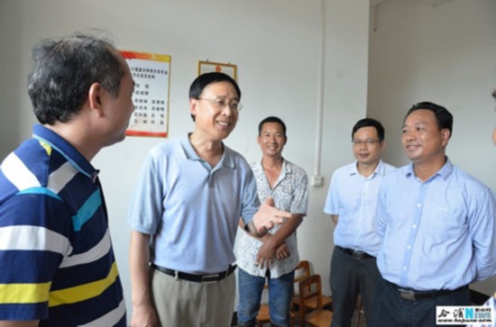 北海市市长林山青到合浦县山口镇调研扶贫工作