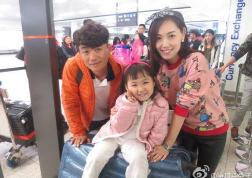 差距!这边王宝强马蓉闹离婚 那边贾乃亮曝与李