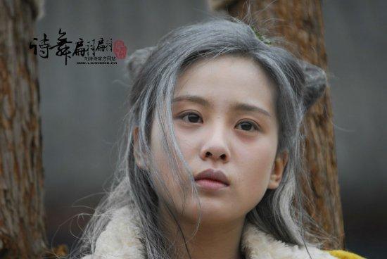 杨幂扮白发美少女 盘点白发造型明星冷艳性感