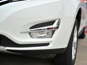 陸風(fēng)<a href=http://www.arpwindows.com target=_blank class=infotextkey>汽車</a> 陸風(fēng)X5 2016款 Plus 1.5T CVT創(chuàng)享版