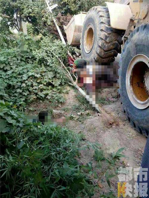 富平余湾村发生惨烈车祸 3车相撞致一家4人死亡