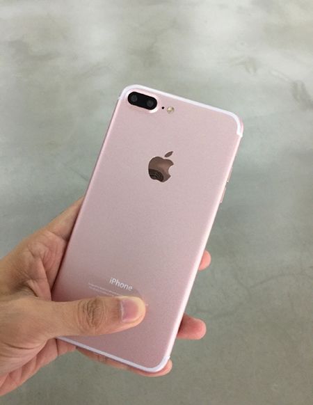 买不买？疑似玫瑰金版iPhone 7 Plus曝光 