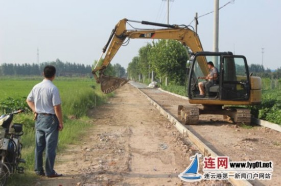 连云港开发区朝阳街道尹宋刘巷进行修路改造