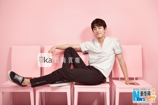 杨玏粉色系大片曝光 北京小爷诠释简约美学