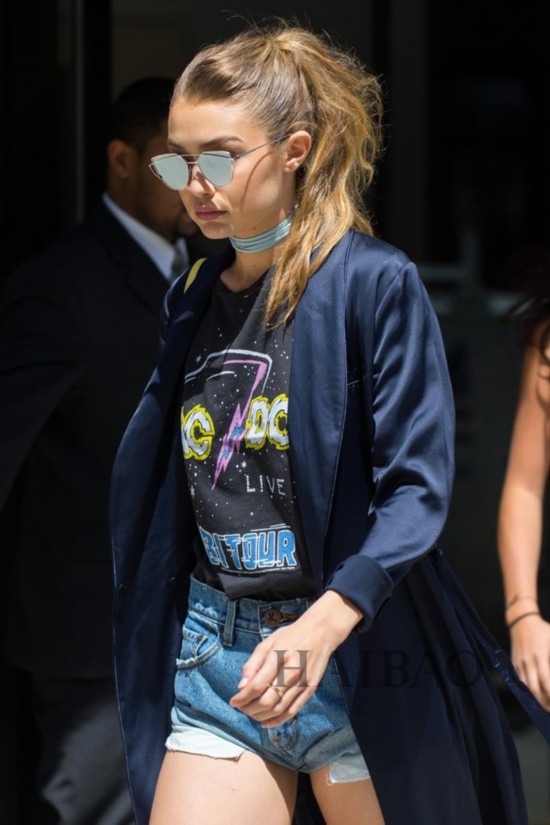 �N�N�P���}�w (Gigi Hadid)