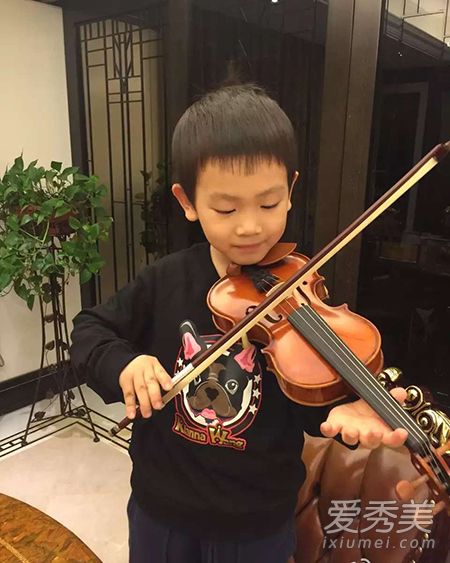 王宝强儿子女儿照片 王宝强儿子帅气不像爹