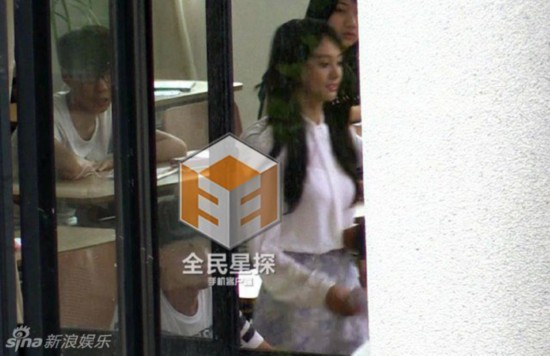 为演大胸妹贝微微郑爽自曝每天垫胸成34C大胸地视频黄瓜图片
