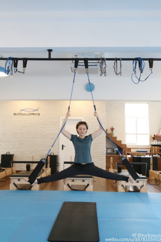 孙俪练瑜伽12年身材好 孙俪各种高难度瑜伽动