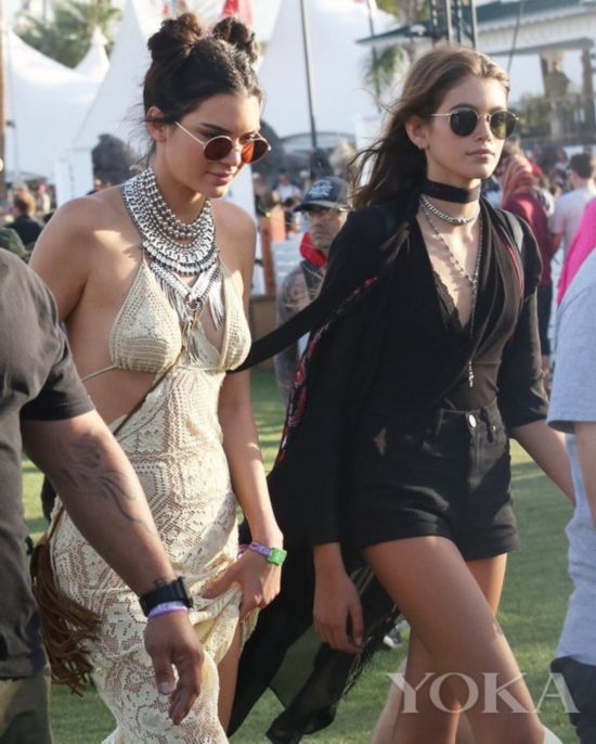 Kendall Jenner�BKaia Gerber