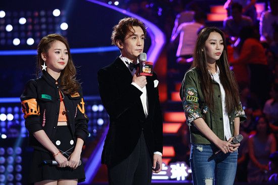 《新歌声》汪峰牵手徐歌阳 送洪荒之力晋级五