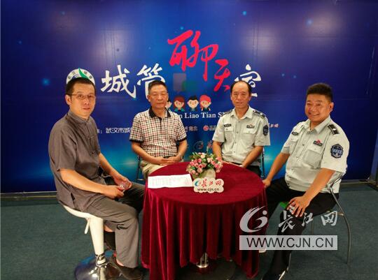 听城管吐槽:哭过累过后咬着牙继续工作