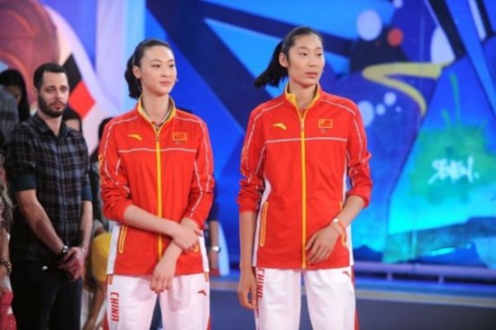 中国女排变身超模亮相 郎平调侃爱将朱婷没有