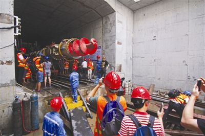 成都地铁最长在建线路 5号线首台盾构拼装下