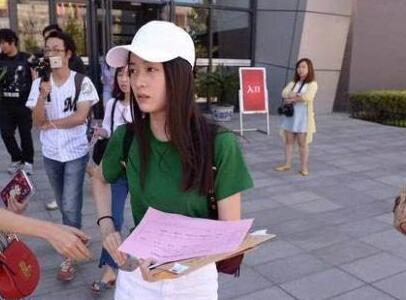 中戏开学美女如云未见关晓彤 状元小花张雪迎受关注