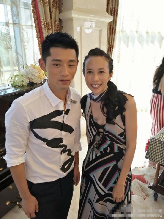 张继科孙杨合影莫文蔚 科科有半边脸没睡醒