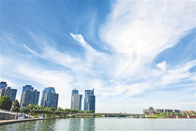 郑州:晴空万里白云飘 美得直冒泡(组图)