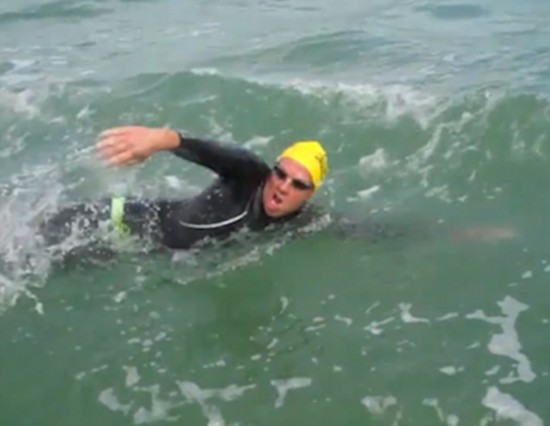 游泳运动员横渡英吉利海峡 狂游16小时死亡