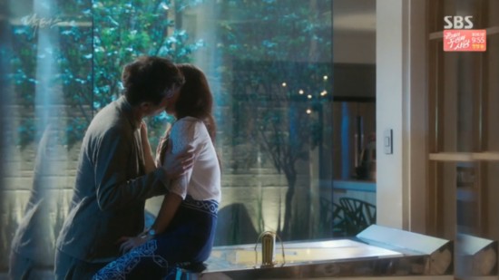 《微微一笑很倾城》杨洋示范撩妹吻戏 韩剧经