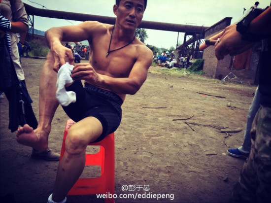 彭于晏探班吴京上演