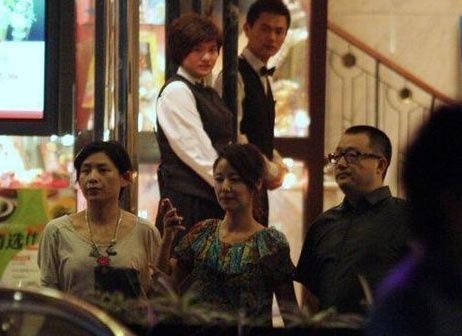 孕妇胃口好！林心如素颜吃汉堡大呼满足