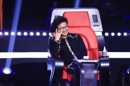 新歌声学员半夜敲房门 遭杰伦汪峰问绯闻--湖